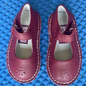 L’Amour Shoes Size 6